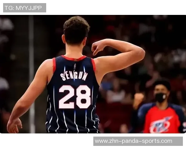 申京季前赛首秀致敬麦迪身穿传奇球衣闪耀登场