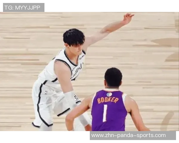 曾凡博防守贾里德巴特勒失误被罚犯规瞬间回顾