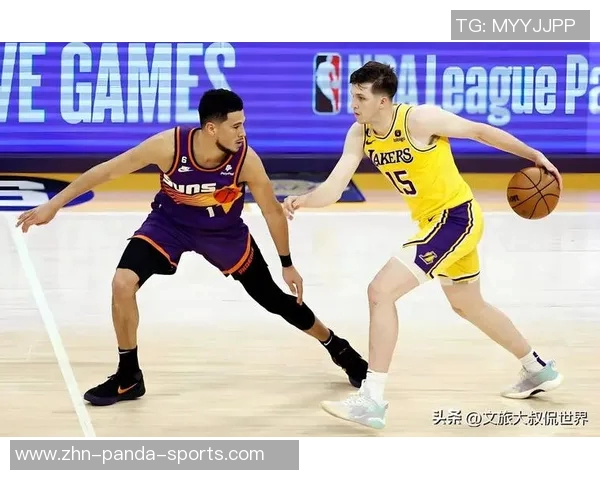 季前赛迎战湖人太阳队晒出布克马威帅气登机照引发关注